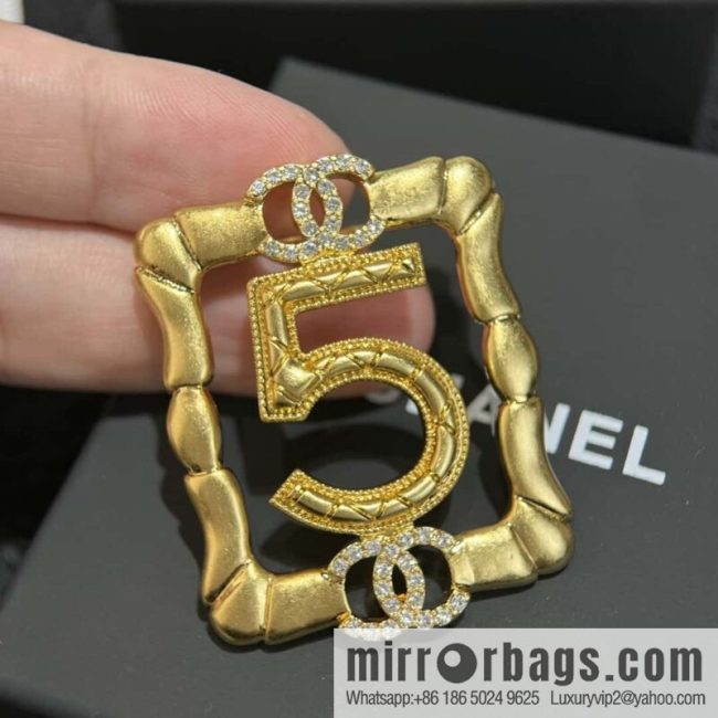 ❗️New ❗️☀️ New ☑️ Chanel gold 5-character brooch ☀️
