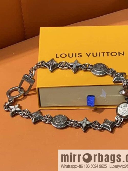 Lv\'s Crow Heart Chain, Versatile M02031 Season\'s New WESTERN Belt Chain and Bags