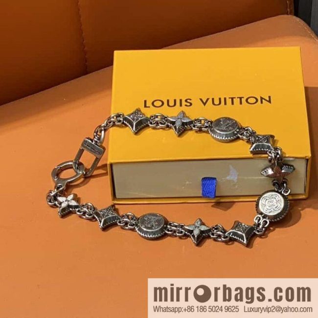 Lv\'s Crow Heart Chain, Versatile M02031 Season\'s New WESTERN Belt Chain and Bags