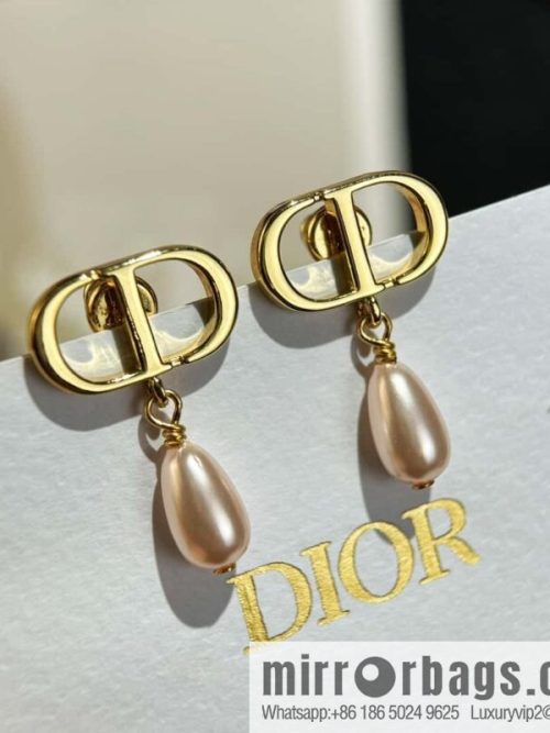 New ☑️ DIOR CD pink pearl stud earrings