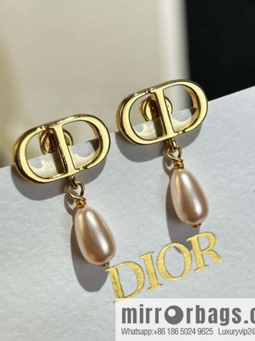 New ☑️ DIOR CD pink pearl stud earrings