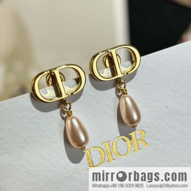 New ☑️ DIOR CD pink pearl stud earrings