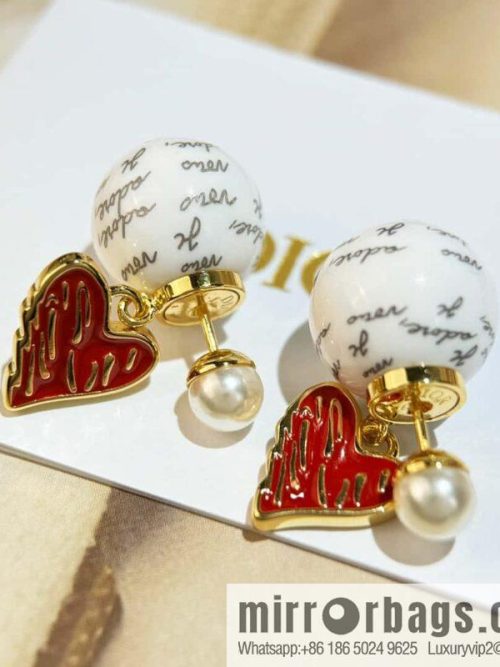 New ☑️ DIOR Dior size pearl love peach heart stud earrings