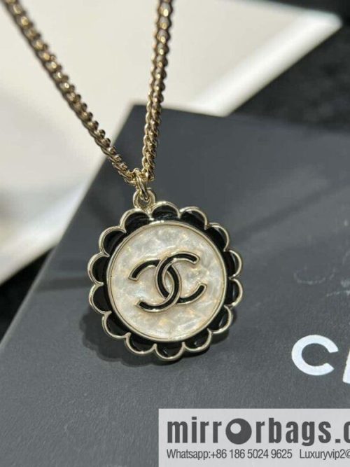 ❗️New ❗️ ☀️ New ☑️ Chanel Double C Round Necklace ☀️