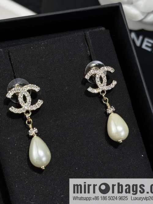 ❗️New ❗️☀️ New ☑️ Chanel c2 double c water drop pearl stud earrings ☀️