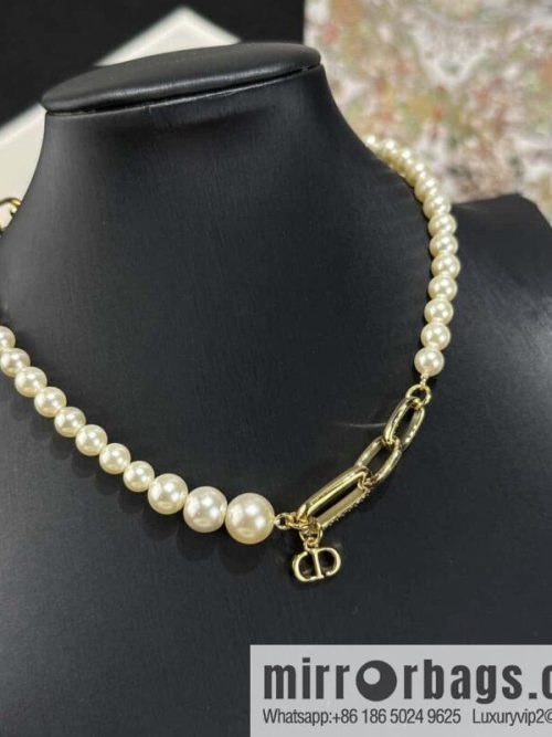 New ☑️ DIOR pearl necklace