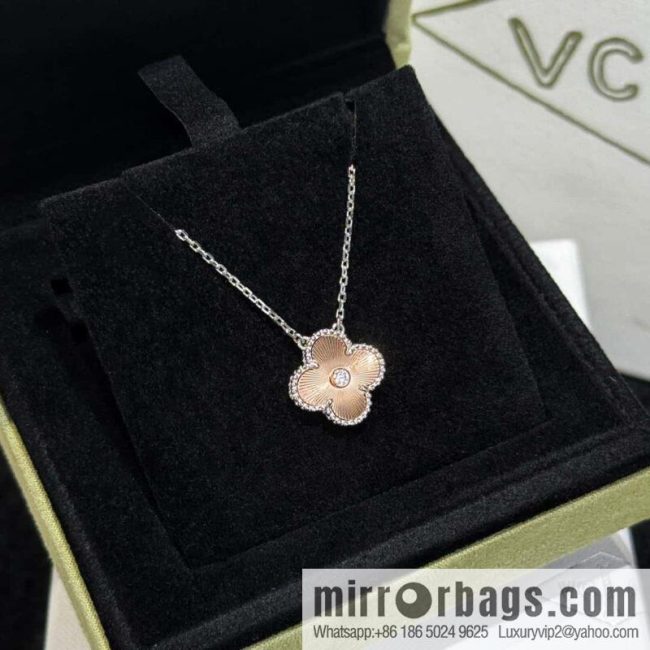 🎄Christmas Limited ☀️ Van Cleef & Arpels Christmas Limited Laser Clover Necklace ☀
