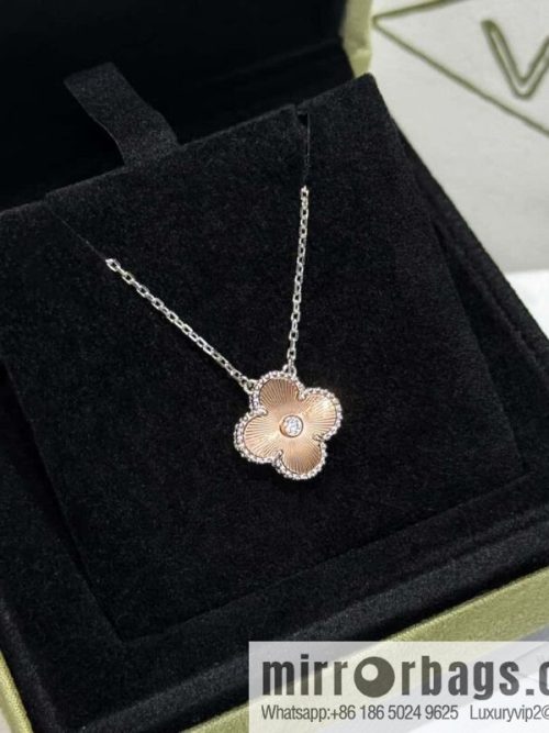 🎄Christmas Limited ☀️ Van Cleef & Arpels Christmas Limited Laser Clover Necklace ☀