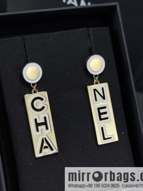 ❗️New ❗️☀️ New ☑️ Chanel c2 double c letter stud earrings ☀️