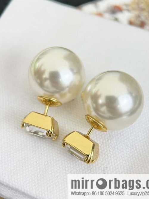 New ☑️ DIOR square diamond pearl stud earrings