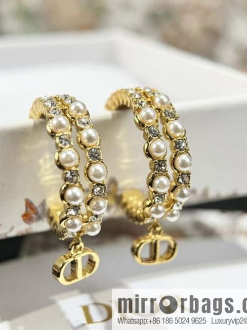 New ☑️ DIOR pearl cd stud earrings