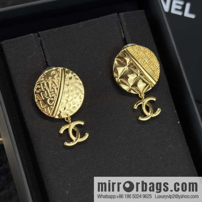 ❗️New ❗️☀️ New ☑️ Chanel c2 double c gold letter disc lava stud earrings ☀️