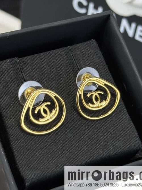 ❗️New ❗️☀️ new ☑️ Chanel c1 double c gold simple hollow stud earrings ☀️
