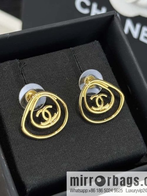 ❗️New ❗️☀️ New ☑️ Chanel c1 double c gold simple hollow stud earrings ☀️