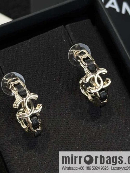 ❗️New ❗️☀️ New ☑️ Chanel c1 double c semi-round black leather rope stud earrings ☀️