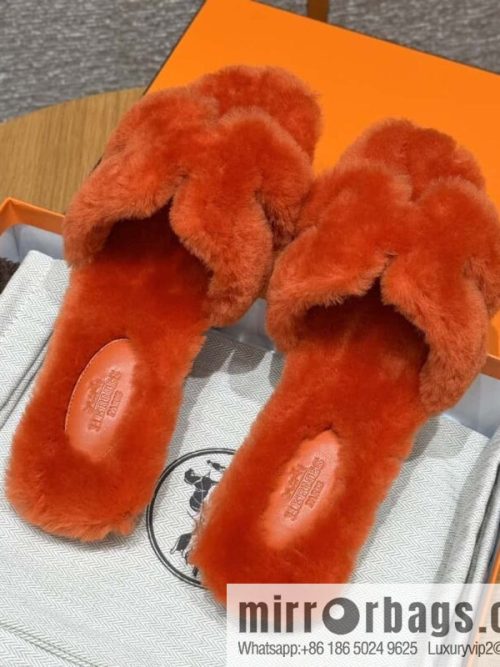 HERMES 181 Oran sandals, Turin red/Royge De Turin wool/woolskin