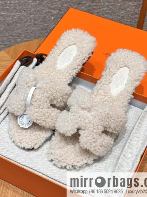 HERMES 181 Oran sandals, milkshake white/Craie wool/woolskin