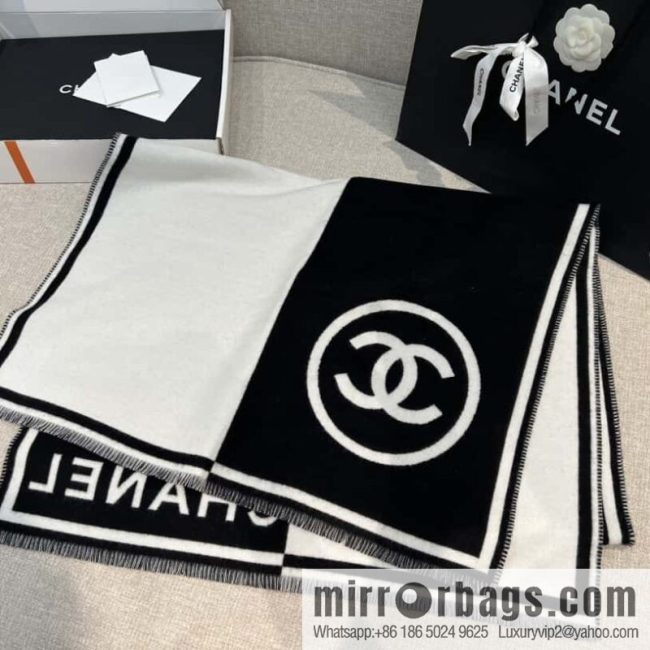 𝐂𝐇𝐀𝐍𝐄𝐋｜𝟐𝟑𝑩 new \"LOGo black and white color matching\" cashmere shawl scarf