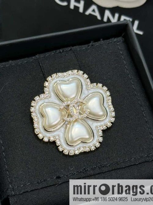 ❗️New ❗️☀️ New ☑️ Chanel Clover Brooch ☀️