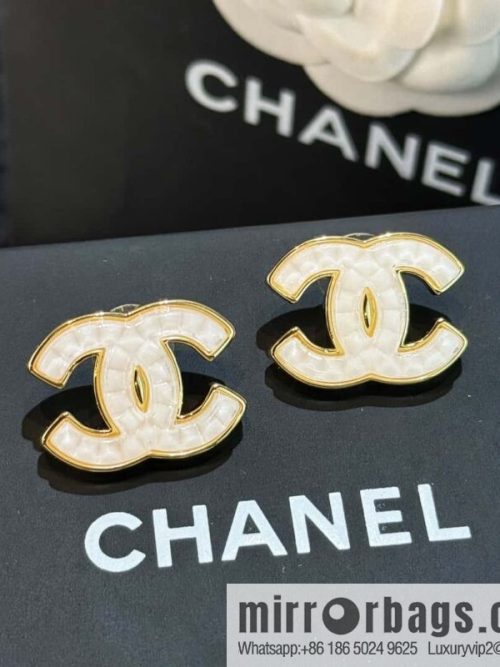 ❗️New ❗️☀️ New ☑️ Chanel c1 double c white acrylic stud earrings ☀️