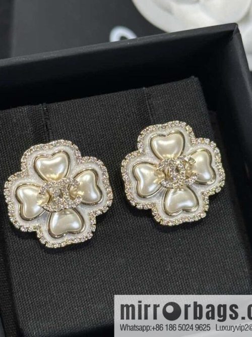 ☀️New ☑️ chanel c1 double c four-leaf clover stud earrings