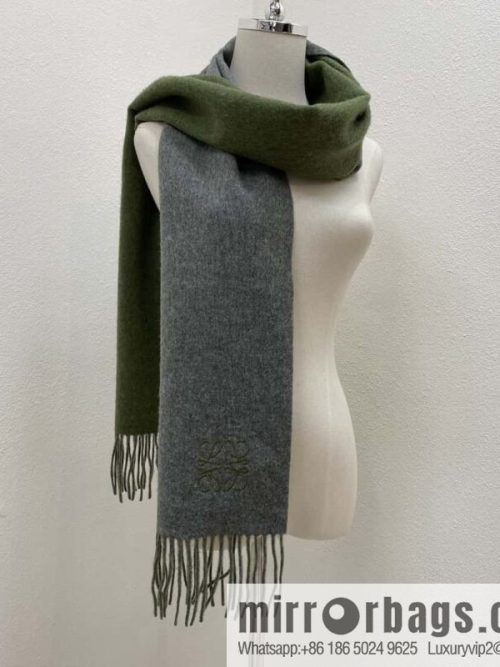 • Loewe \"Window Color Matching\" Solid Color Cashmere Scarf▪️