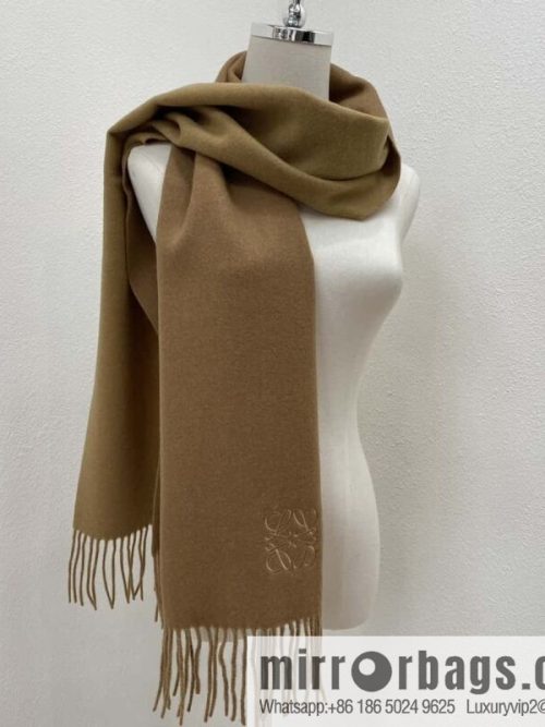 • Loewe \"Window Color Matching\" Solid Color Cashmere Scarf▪️