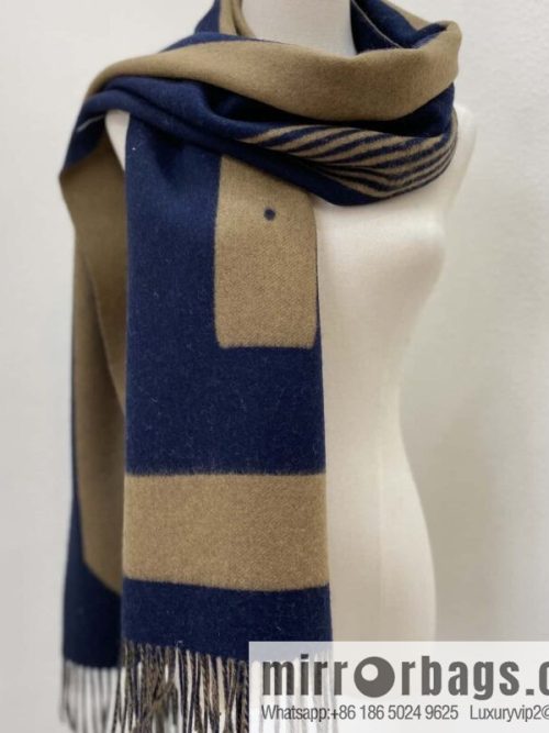 s \"Casaque Sangle a Boucle Scarf\"