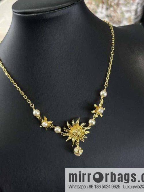 ❗️New ❗️☀️ New ☑️ Dior Pearl CD Sunflower Necklace ☀️