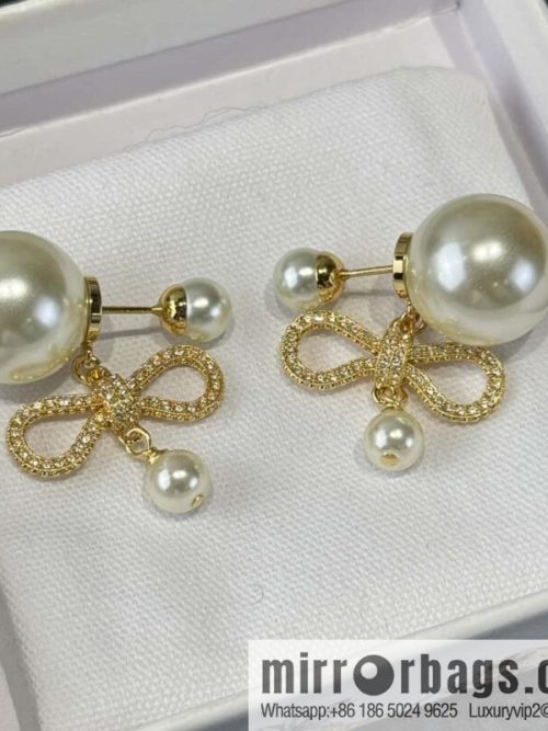 New ☑️ DIOR size pearl bow stud earrings