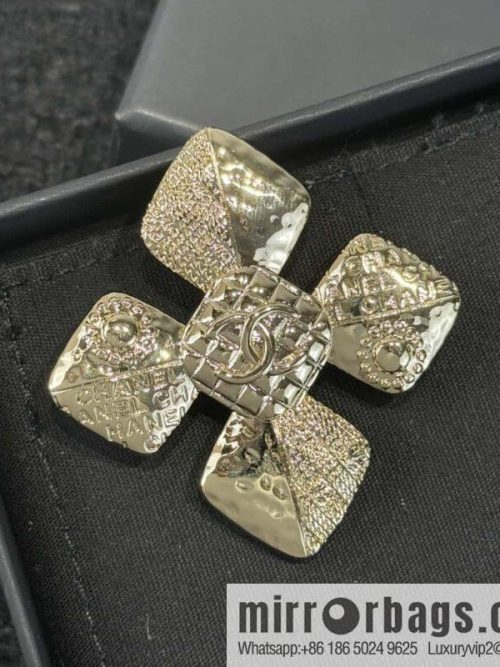 ❗️New ❗️☀️ New ☑️ Chanel Gold Rhombus Brooch ☀️