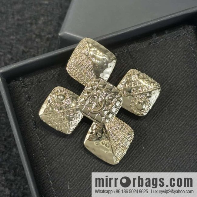 ❗️New ❗️☀️ New ☑️ Chanel Gold Rhombus Brooch ☀️
