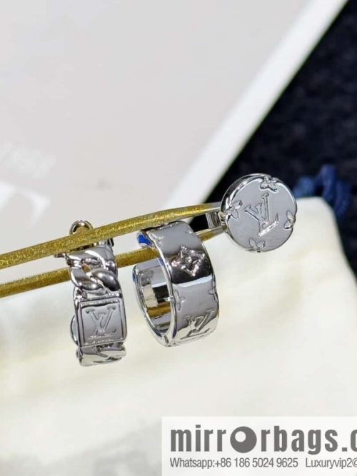 ❗️New ❗️ ☀ Louis Vuitton Three Piece Earrings Earrings Clips ☀
