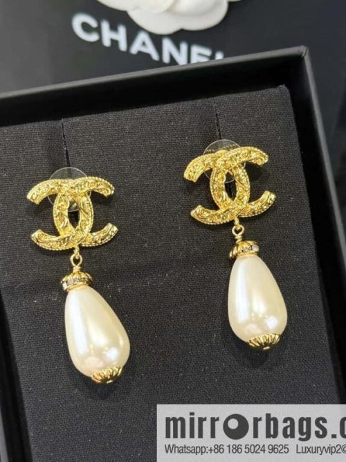 ❗️New ❗️☀️ New ☑️ Chanel C2 double c pearl stud earrings ☀️