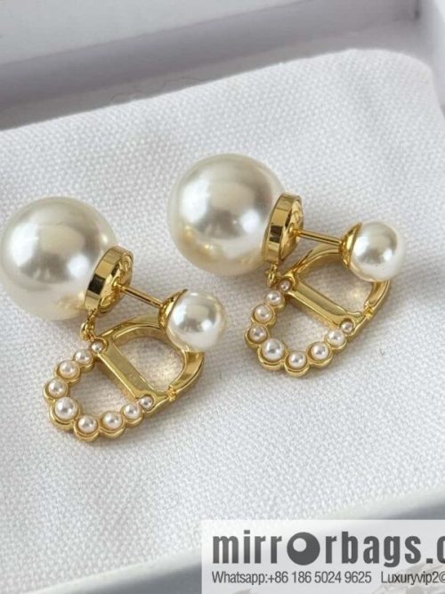 New ☑️ DIOR size pearl CD stud earrings