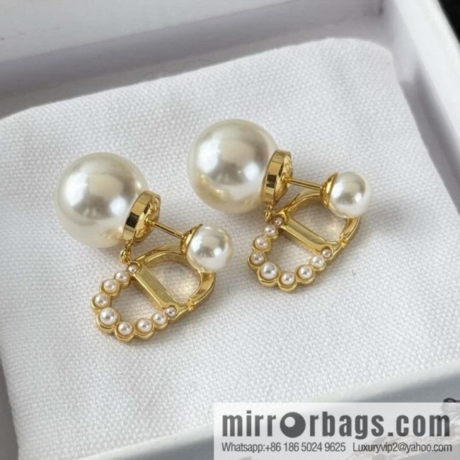 New ☑️ DIOR size pearl CD stud earrings