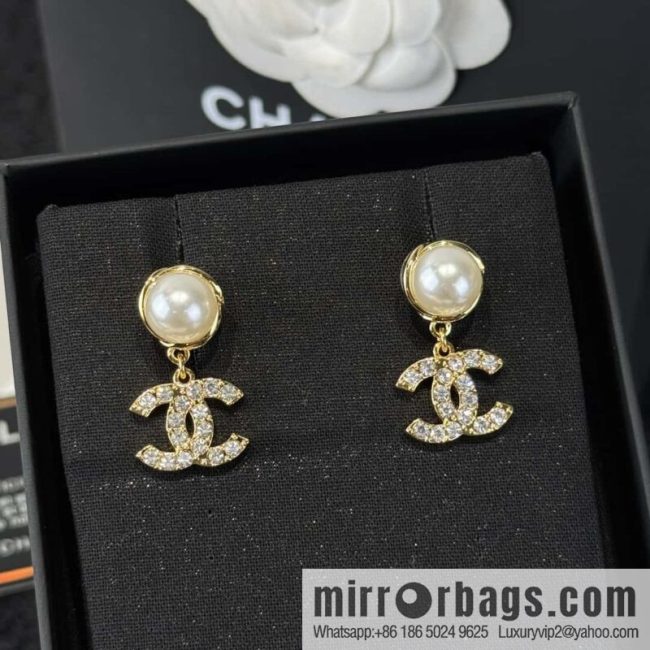 ❗️New ❗️☀️ New ☑️ Chanel C2 double c pearl stud earrings ☀️