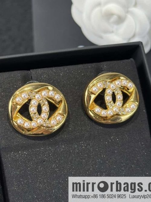 ❗️New ❗️☀️ new ☑️ Chanel C1 double c pearl stud earrings ☀️