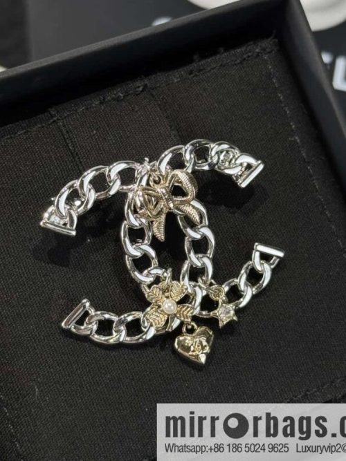 ❗️New ❗️☀️ New ☑️ Chanel Double C Hollow Twist Brooch ☀️