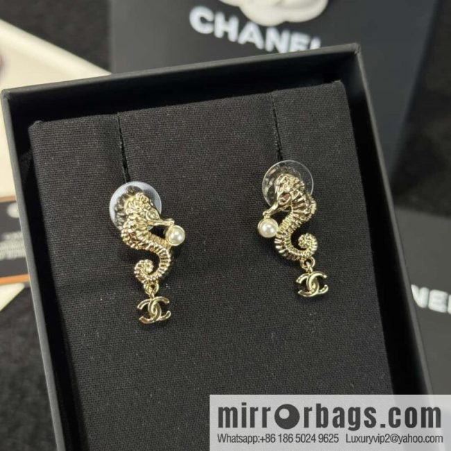 ❗️New ❗️☀️ new ☑️ Chanel double c hippocampus pearl stud earrings ☀️