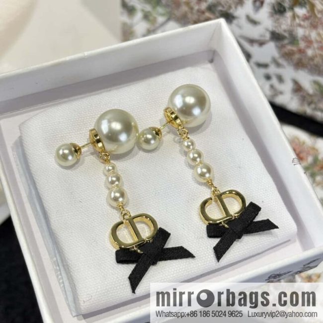 ❗️New ❗️ ☀️ New ☑️ Dior size pearl bow stud earrings ☀️