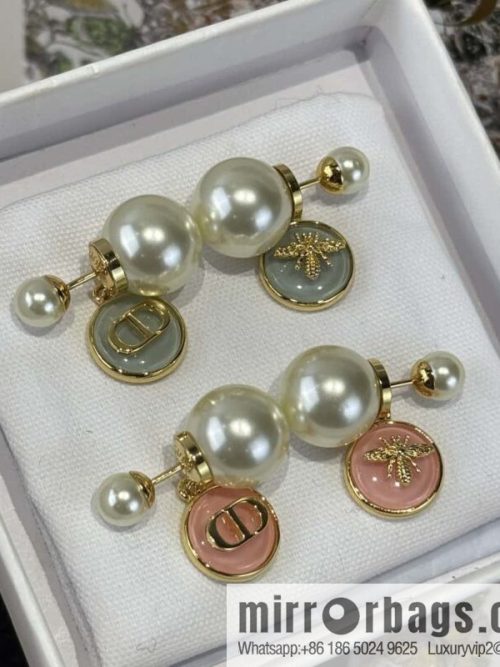 ☀️New ☑️ Dior size pearl bee CD stud earrings