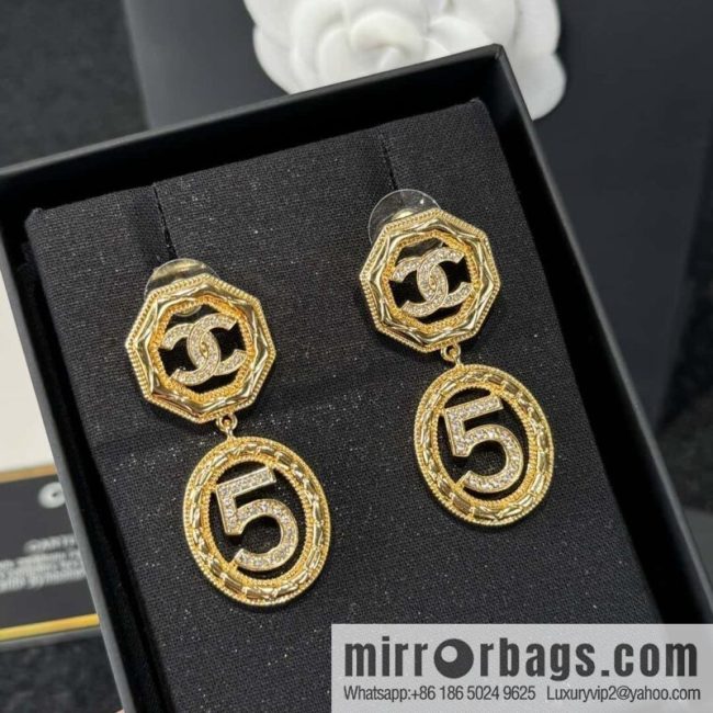 ❗️New ❗️☀️ New ☑️ Chanel double c5 word earrings ☀️