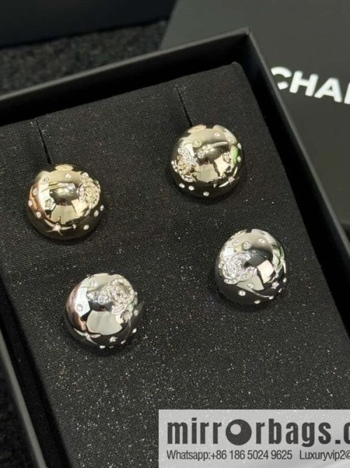 ❗️New ❗️☀️ new ☑️ chanel c1 double c round mirror stud earrings ☀️
