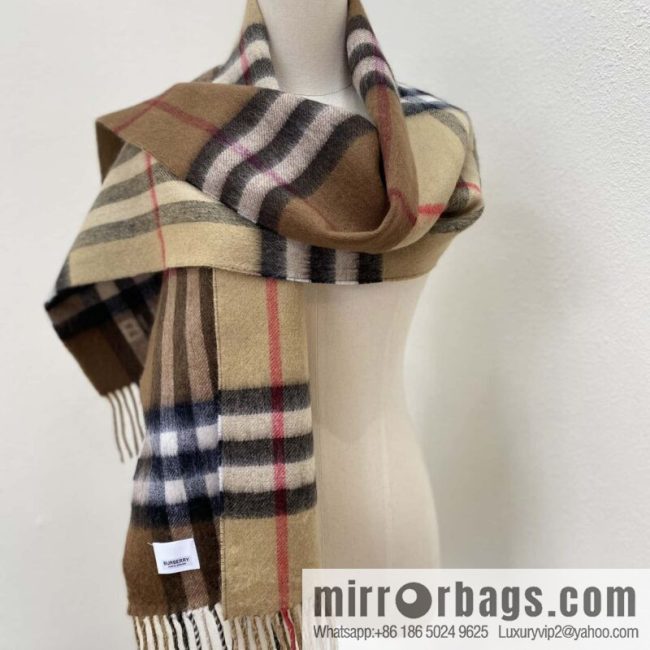 𝐁𝐔𝐑𝐁𝐄𝐑𝐑ღ• two-tone contrast plaid cashmere scarf | | Camel