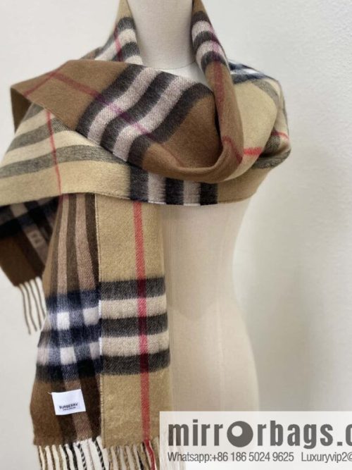 𝐁𝐔𝐑𝐁𝐄𝐑𝐑ღ• two-tone contrast plaid cashmere scarf | | Camel