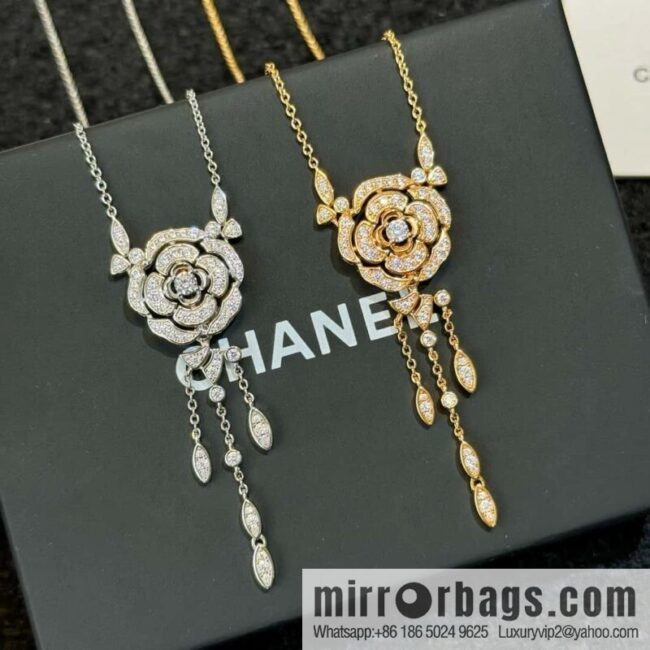 ☀️New ☑️ Chanel fringed camellia necklace