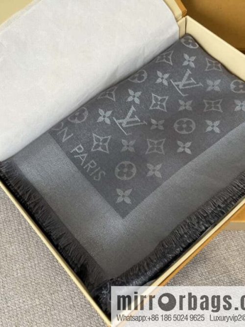 𝐋𝐨𝐮𝐢𝐬 𝐕𝐮𝐢𝐭𝐭𝐨ɴ•『 shine monogram scarf shawl M75120