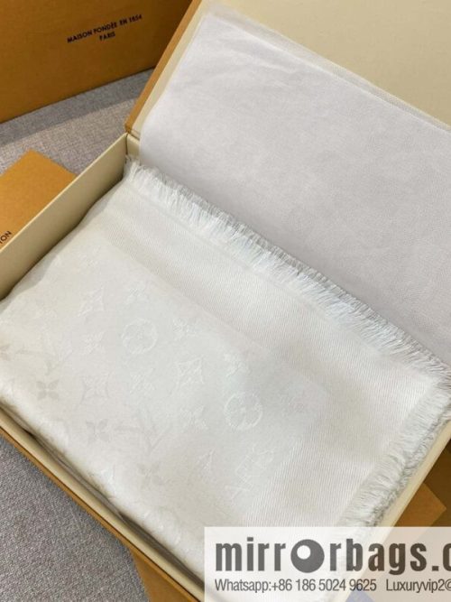 𝐋𝐨𝐮𝐢𝐬 𝐕𝐮𝐢𝐭𝐭𝐨ɴ•『 shine monogram scarf shawl M71330