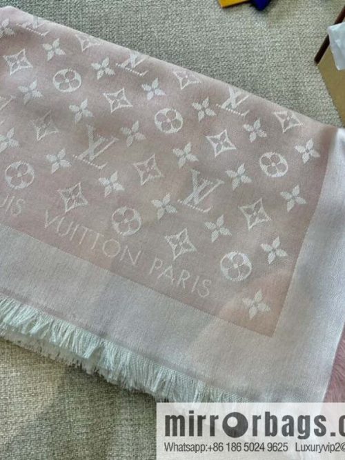 𝐋𝐨𝐮𝐢𝐬 𝐕𝐮𝐢𝐭𝐭𝐨ɴ•『 shine monogram scarf shawl M72046